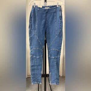 NWT We the Free Stylish Blue Denim Jeans Cropped Zipper Ankle 27 waist